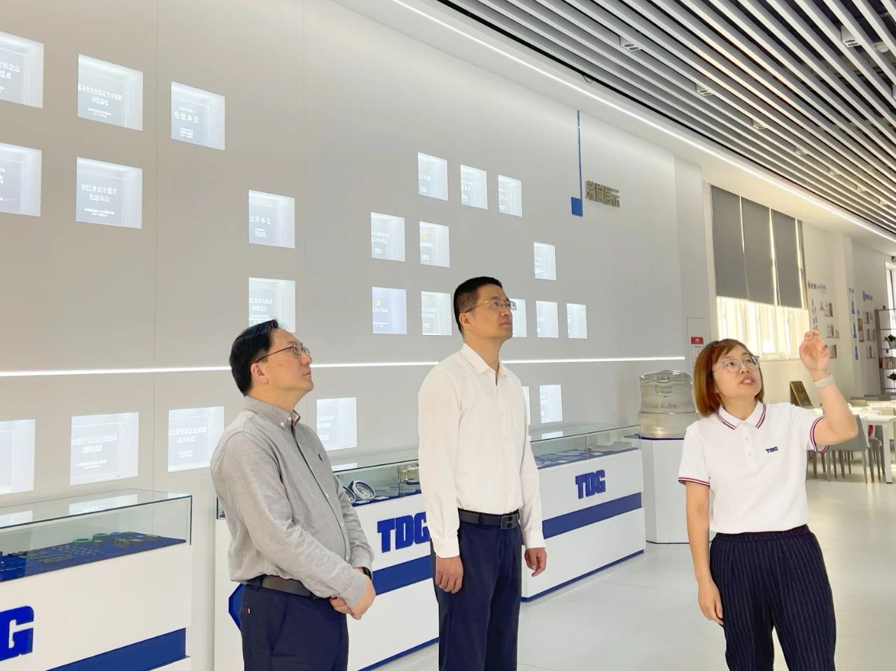 1698655564812349.jpg ef3fd0e95afdf54fdbf7e4de854cd80b.jpg