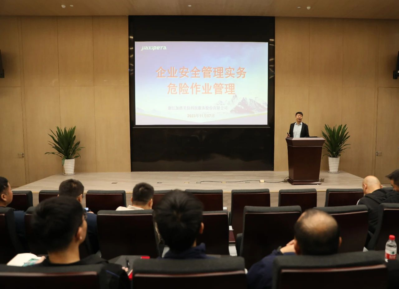 1701313572199399.jpg a3598ef04b910a493966b2ebd05cce91.jpg