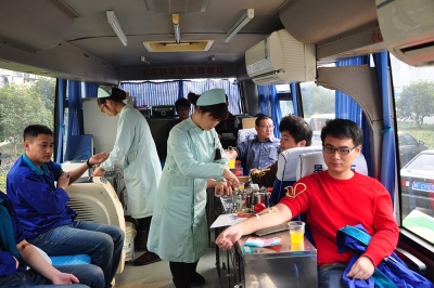 天通員工積極參加無償獻(xiàn)血